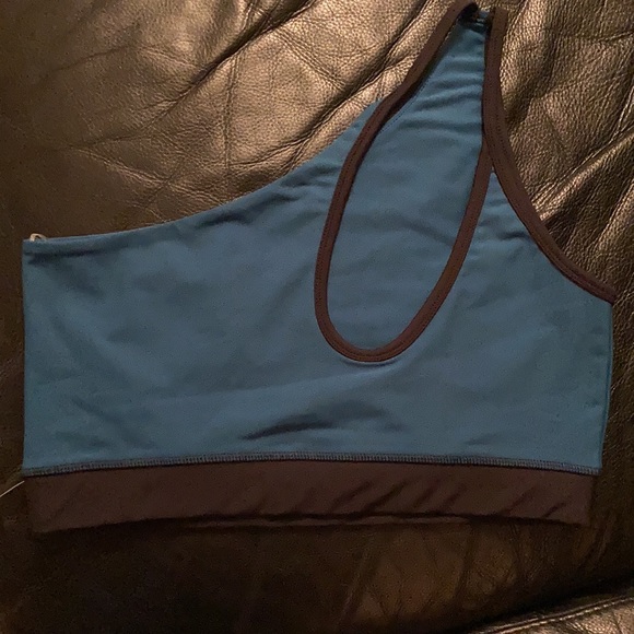 Josie Natori Soltice asymmetrical sports bra size large - Picture 4 of 5